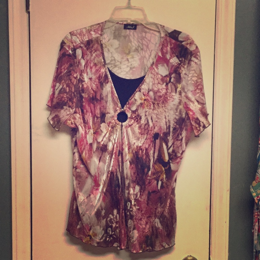 Ashley Judd- Shimmering Floral Blouse